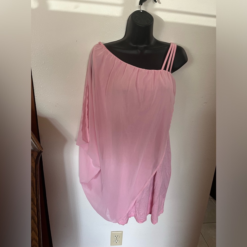 Light pink, strappy on one side,  and bat wing type on other side.  Size XXL
